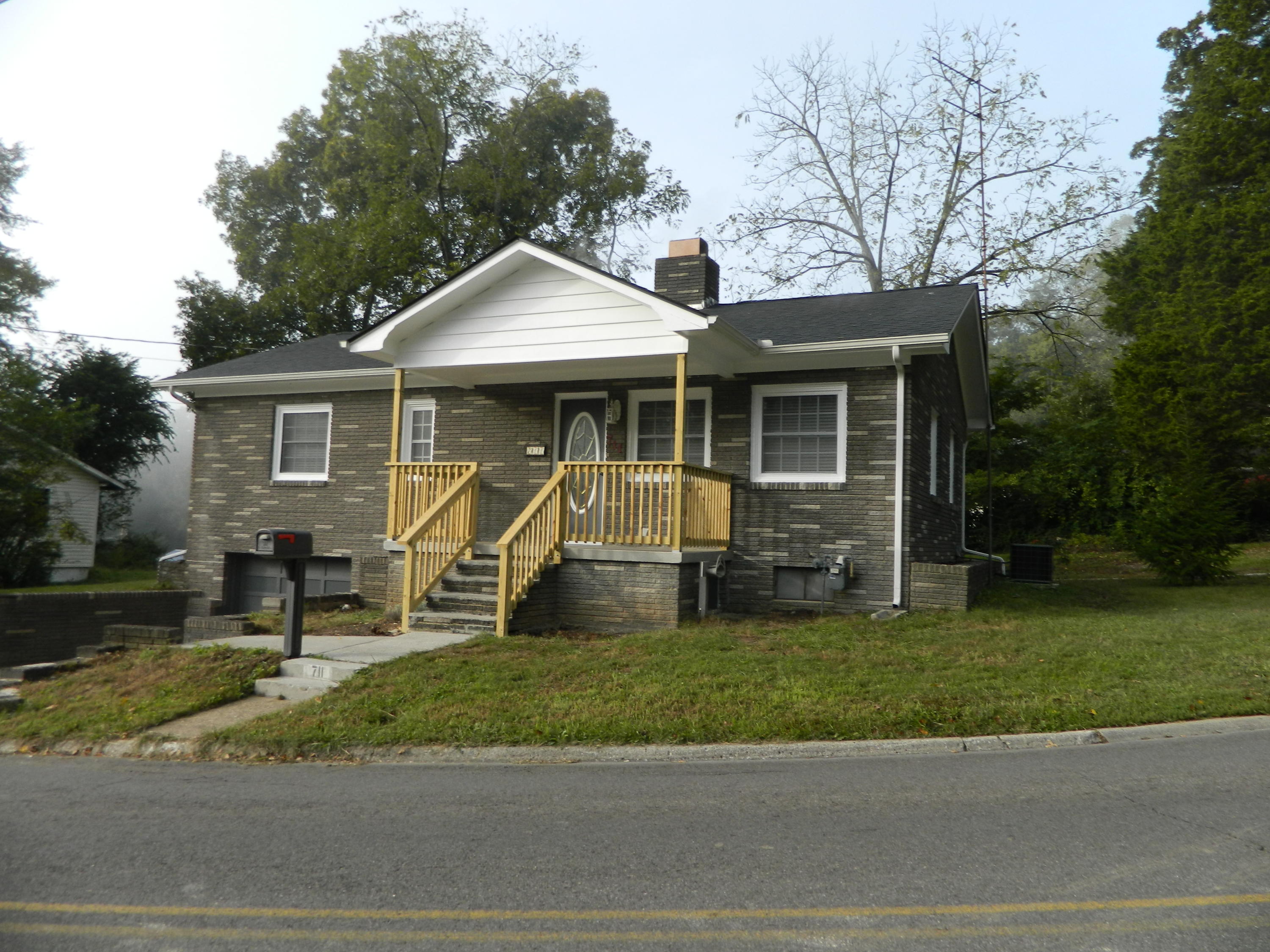 711 Florida Avenue Oak Ridge, TN 37830 - Photo 1 of 13 711 Florida 001