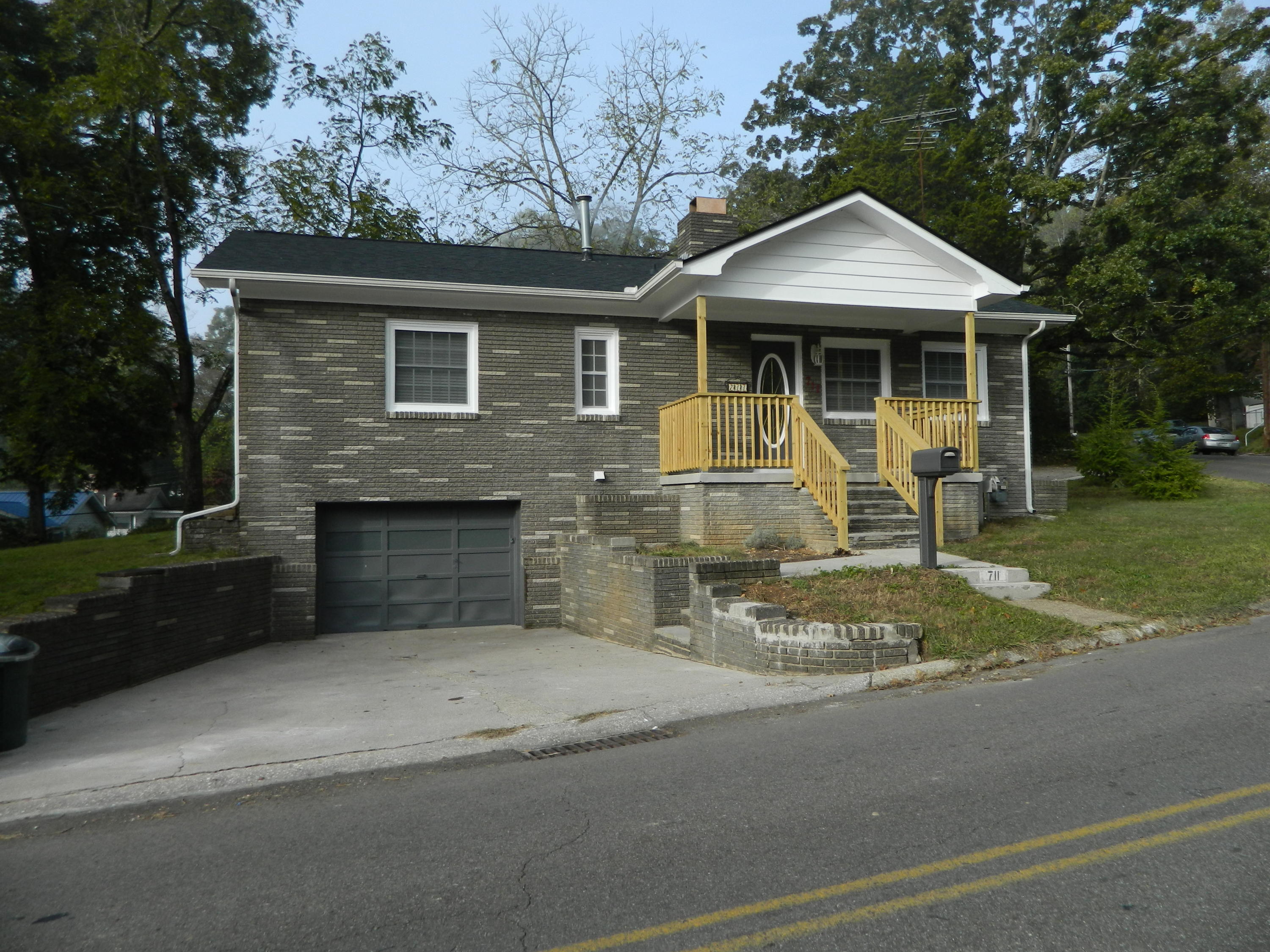 711 Florida Avenue Oak Ridge, TN 37830 - Photo 2 of 13 711 Florida 002