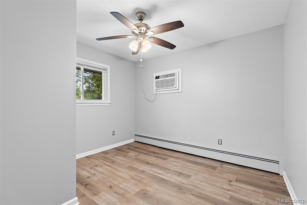 4127 Kent Road Royal Oak, MI 48073 - Photo 6 of 10