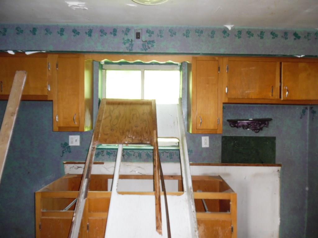 1035 Brownsville Road Carrick, PA 15210 - Photo 8 of 25 Gallery Image 8
