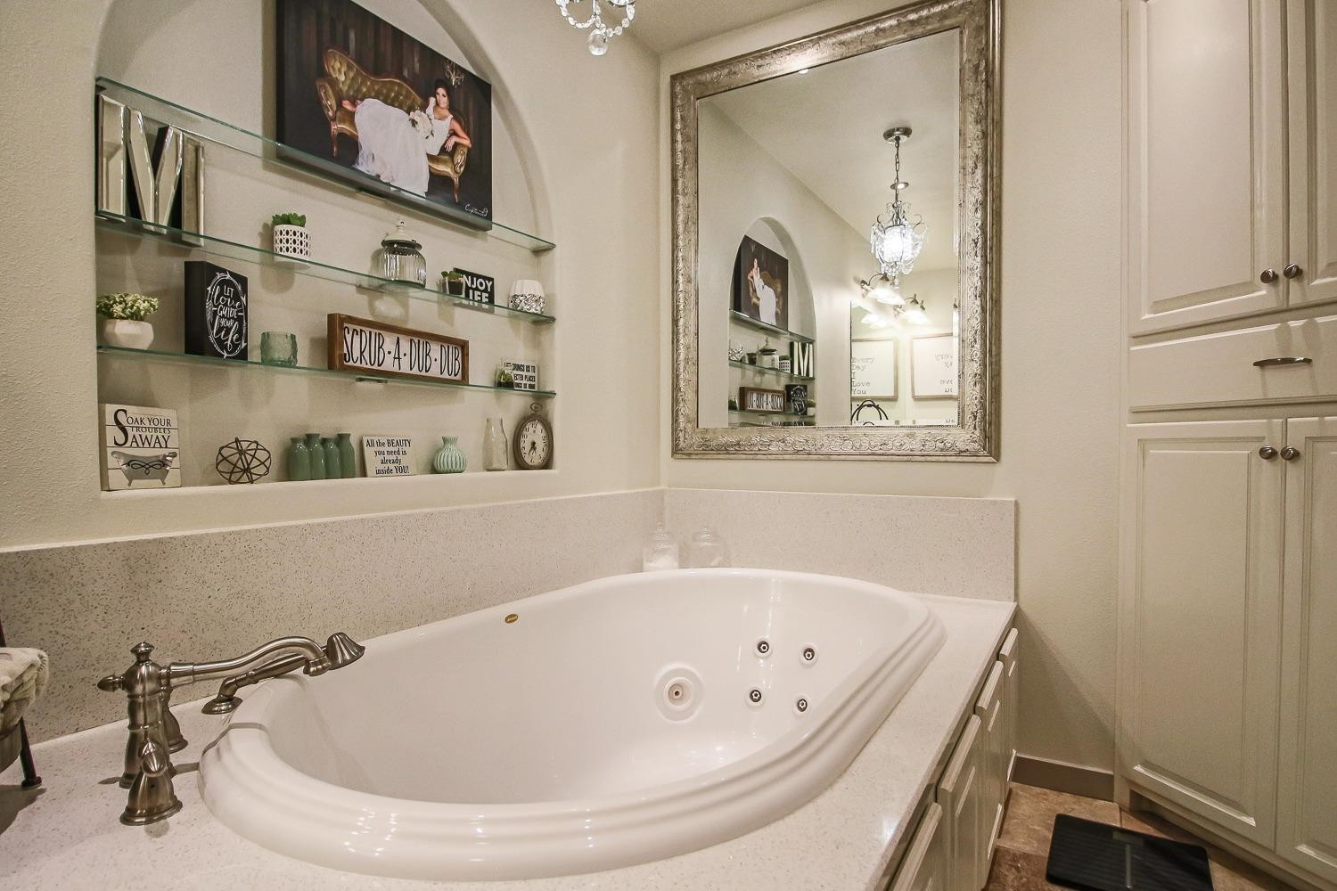 10218 Woodrow Road Ropesville, TX 79358 - Photo 34 of 41 master bath