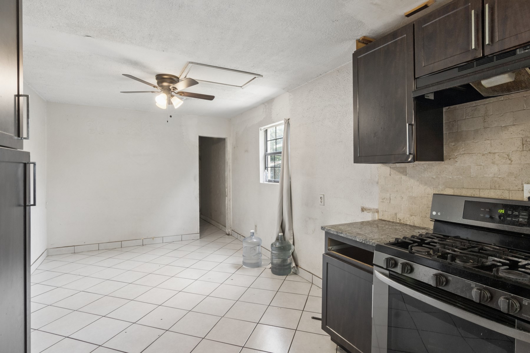 1002 Grenfell Lane Houston, TX 77076 - Photo 11 of 20 Kitchen and Breakfast Area