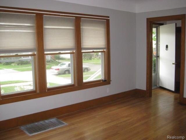 2861 Kenmore Road Berkley, MI 48072 - Photo 6 of 38 Gallery Image 6