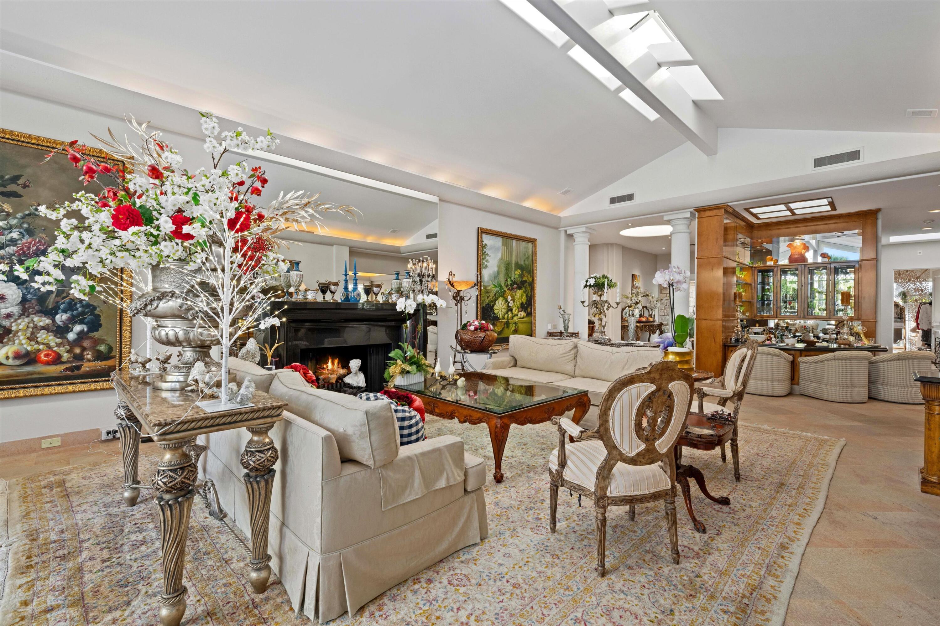 42 Fincher Way Rancho Mirage, CA 92270 - Photo 12 of 43 Living room