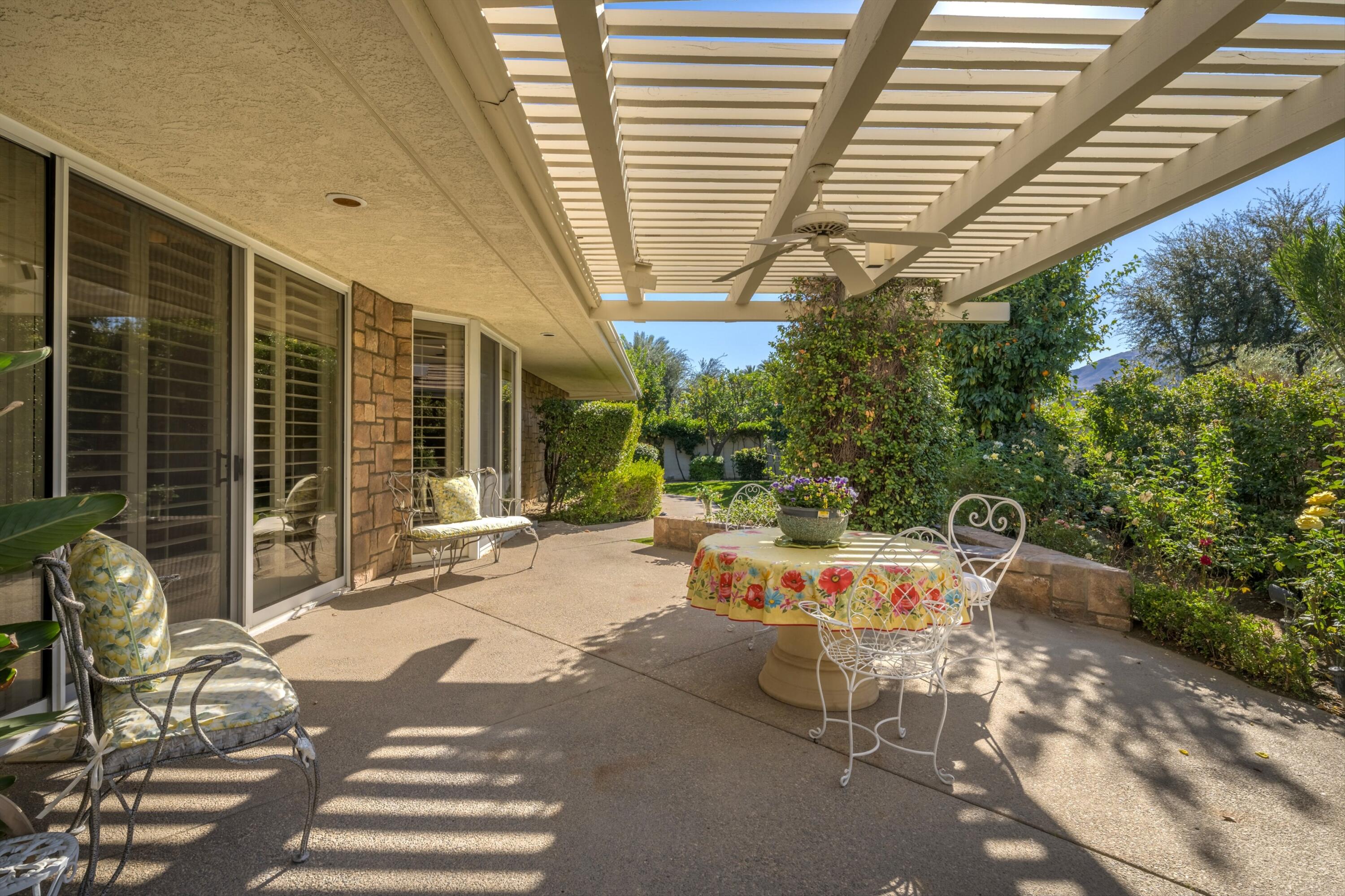 42 Fincher Way Rancho Mirage, CA 92270 - Photo 18 of 43 West side yard off dining room