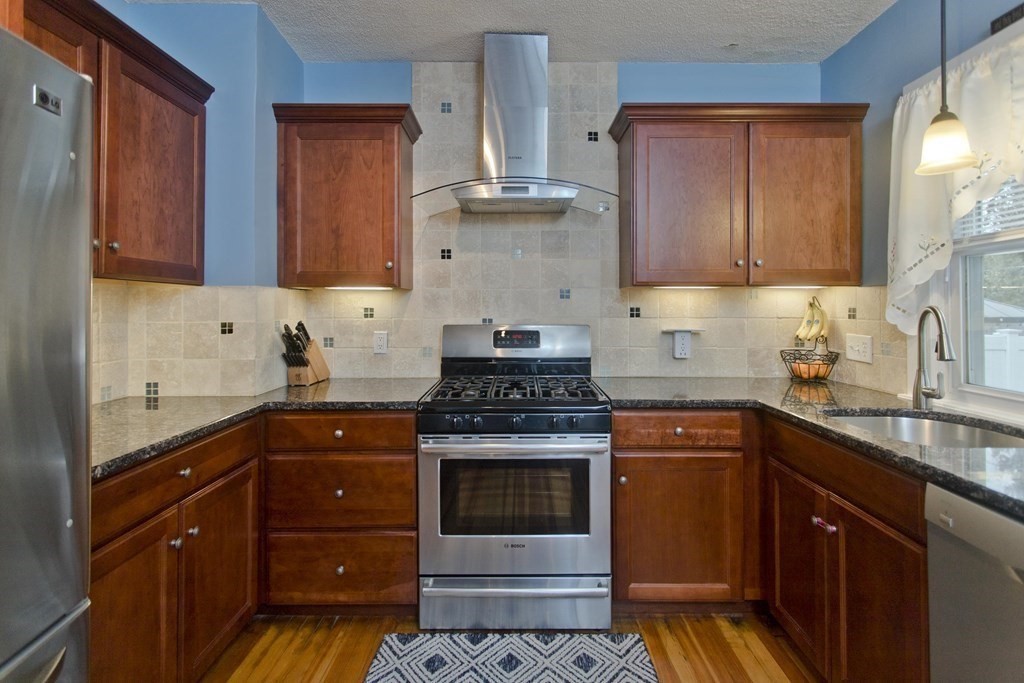 148 Belvidere Street Springfield, MA 01108 - Photo 5 of 41 Gallery Image 5