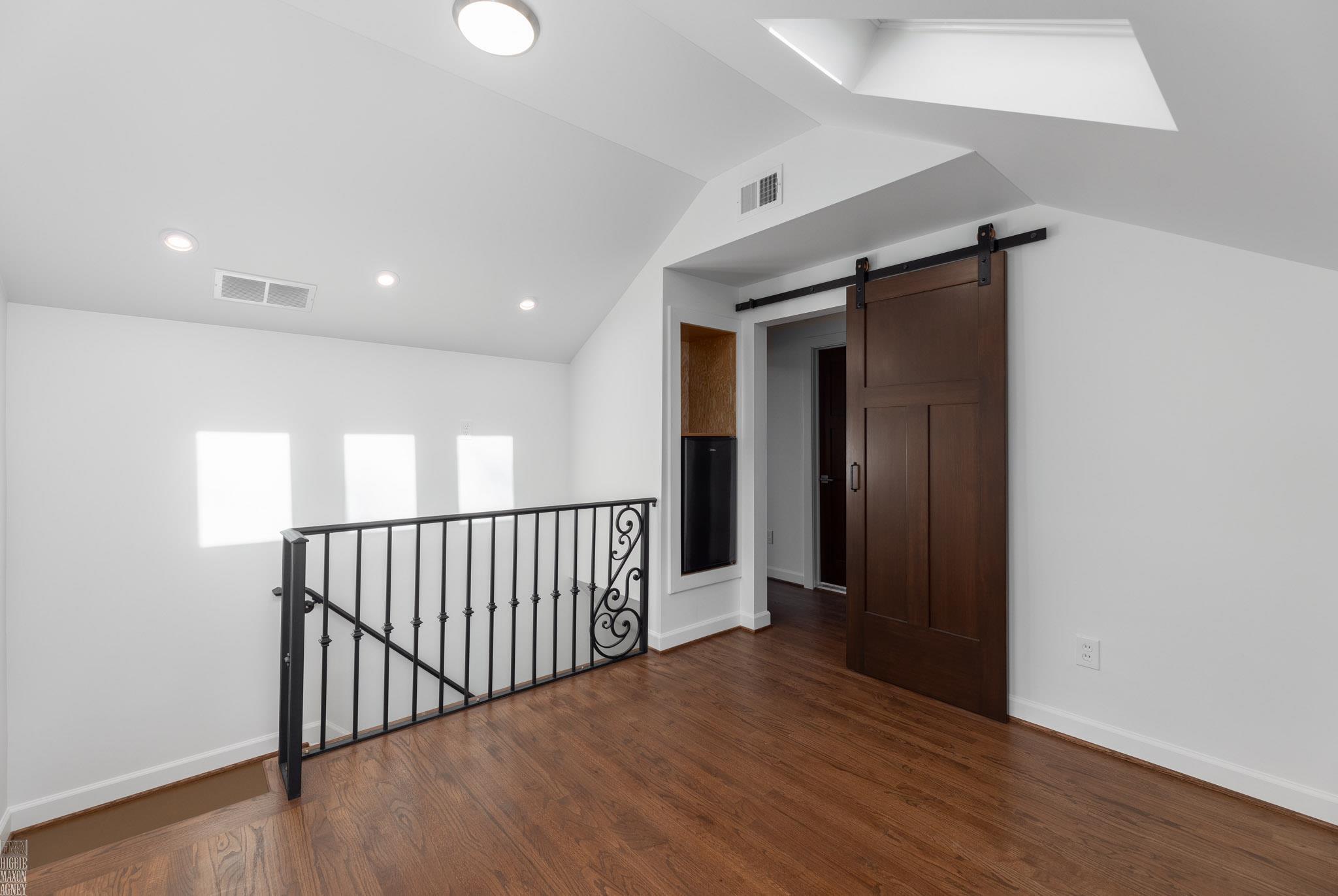 1810 Hawthorne Road Grosse Pointe, MI 48236 - Photo 5 of 43 50165648-de3789c6-3092-4224-a561-4511168ef66c.JPG
