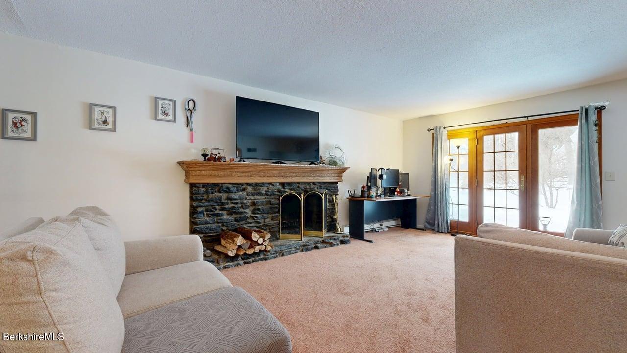 58 Churchill Crest Pittsfield, MA 01201 - Photo 2 of 25 IMG_2603