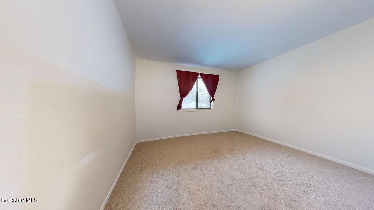 58 Churchill Crest Pittsfield, MA 01201 - Photo 21 of 25 IMG_2609