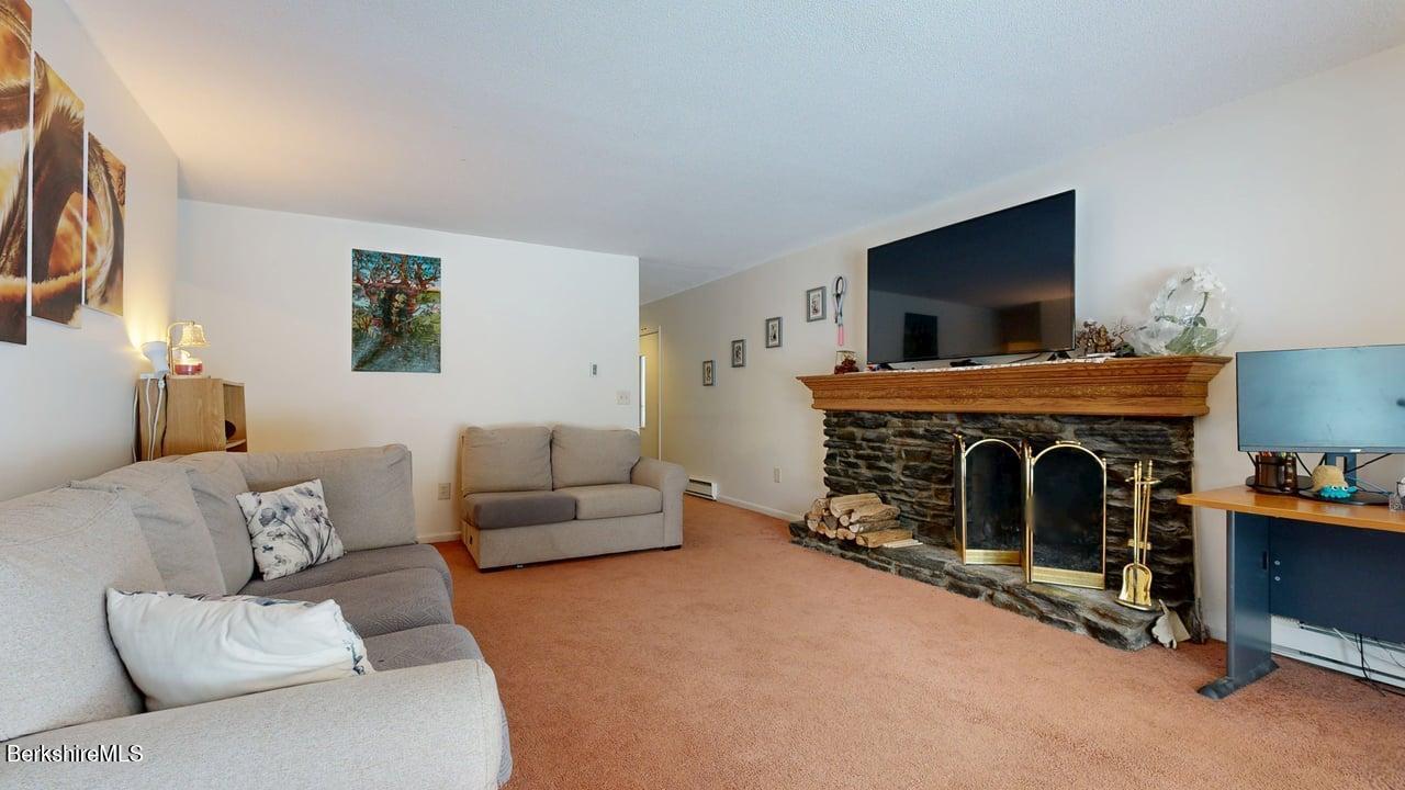 58 Churchill Crest Pittsfield, MA 01201 - Photo 5 of 25 IMG_2598