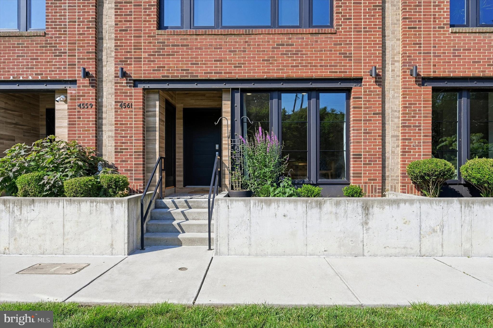 4561 Riverside Way Philadelphia, PA 19127 - Photo 4 of 38