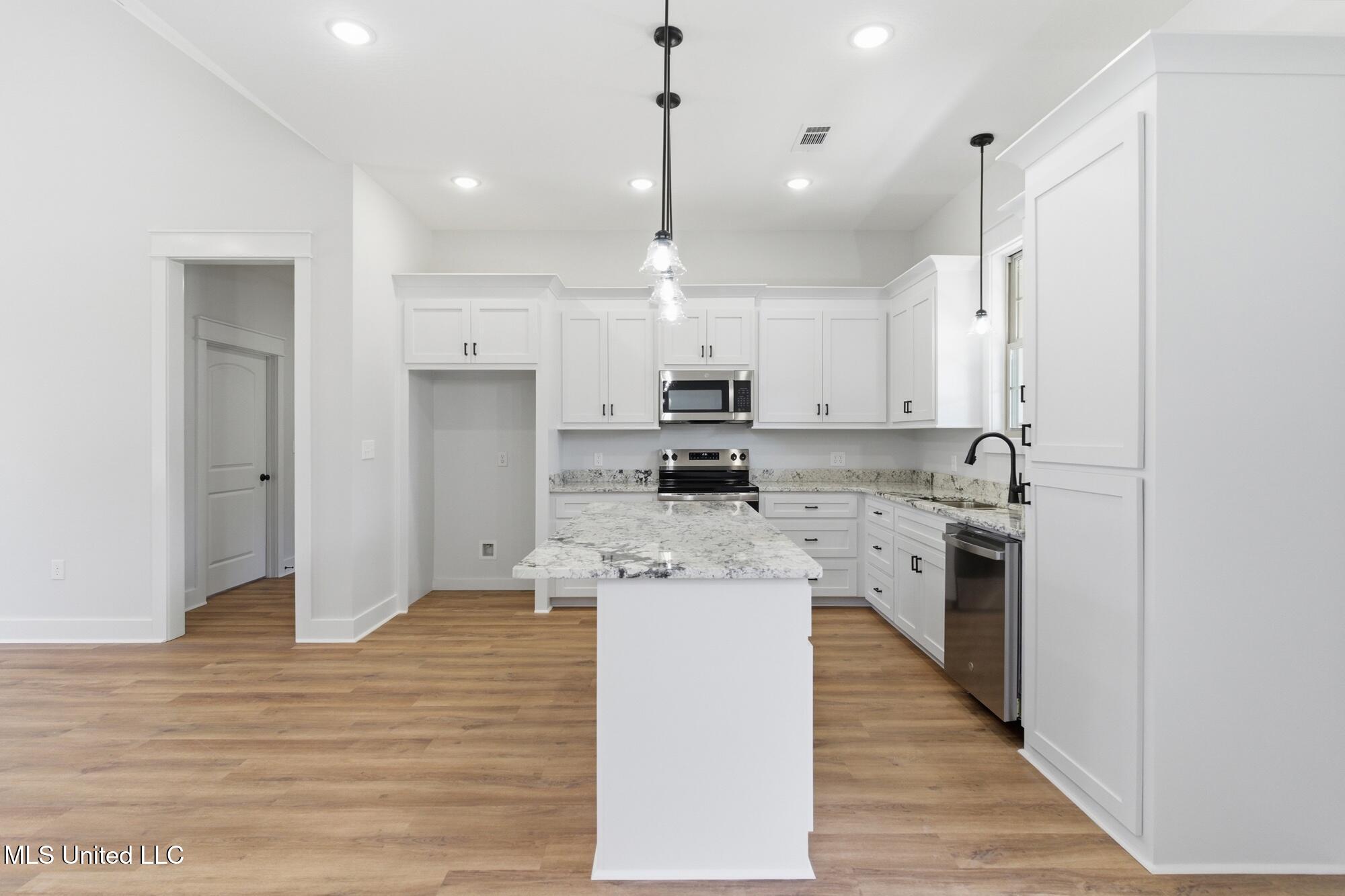 2070 Old Richton Road Petal, MS 39465 - Photo 9 of 27 9