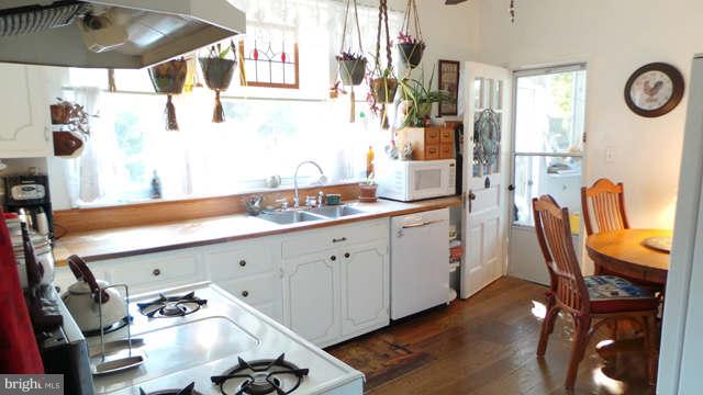 7200 Highbridge Road Bowie, MD 20720 - Photo 8 of 26 Kitchen