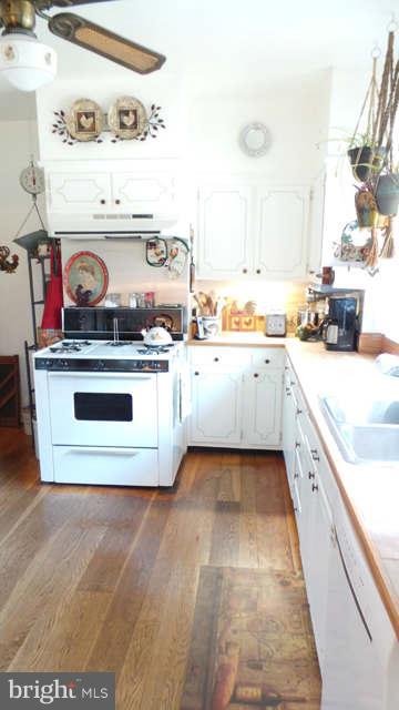 7200 Highbridge Road Bowie, MD 20720 - Photo 9 of 26 Kitchen