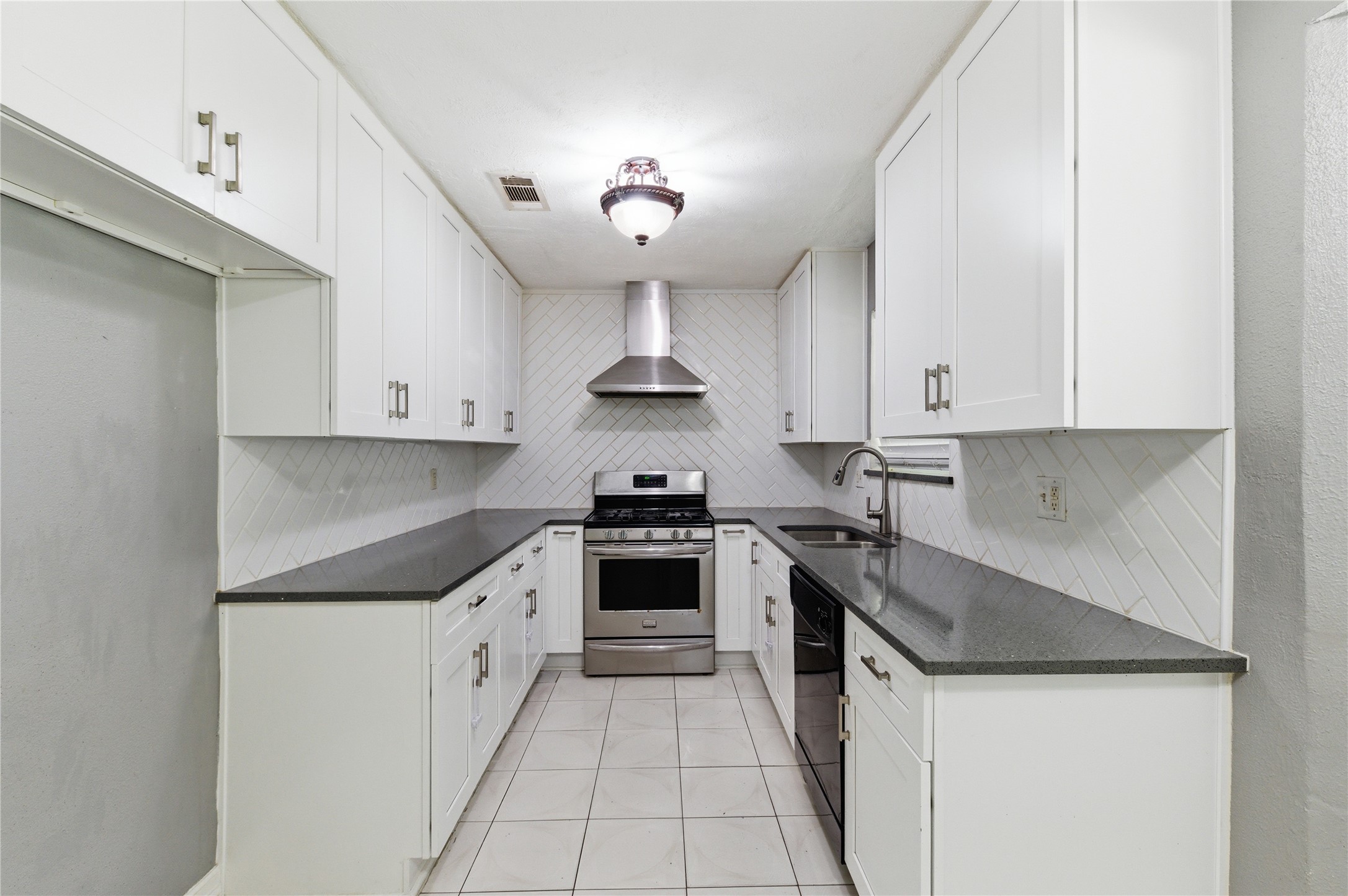 7030 Sandswept Lane Houston, TX 77086 - Photo 9 of 15