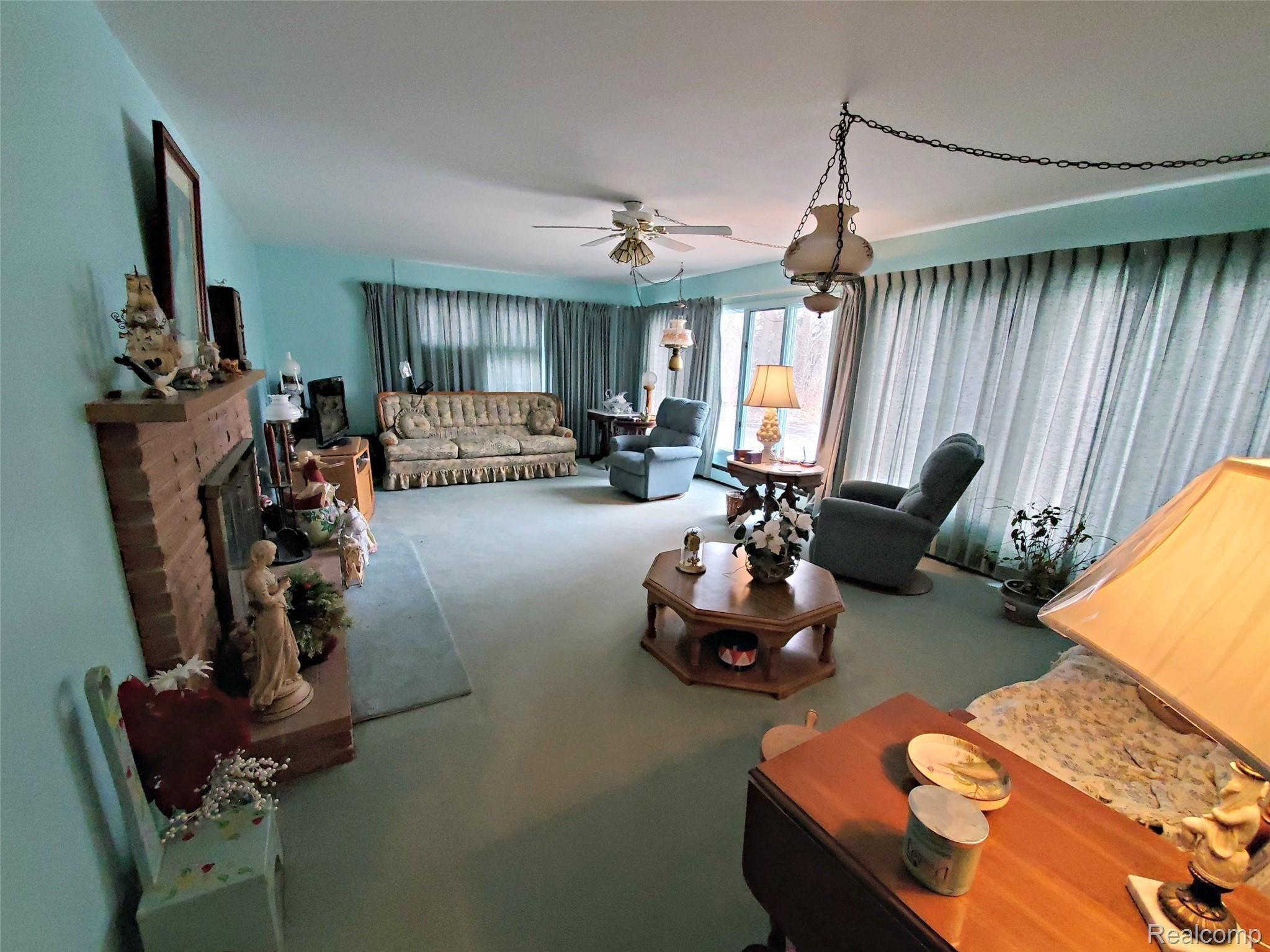 6356 Fenton Road Flint, MI 48507 - Photo 10 of 34 10.jpg