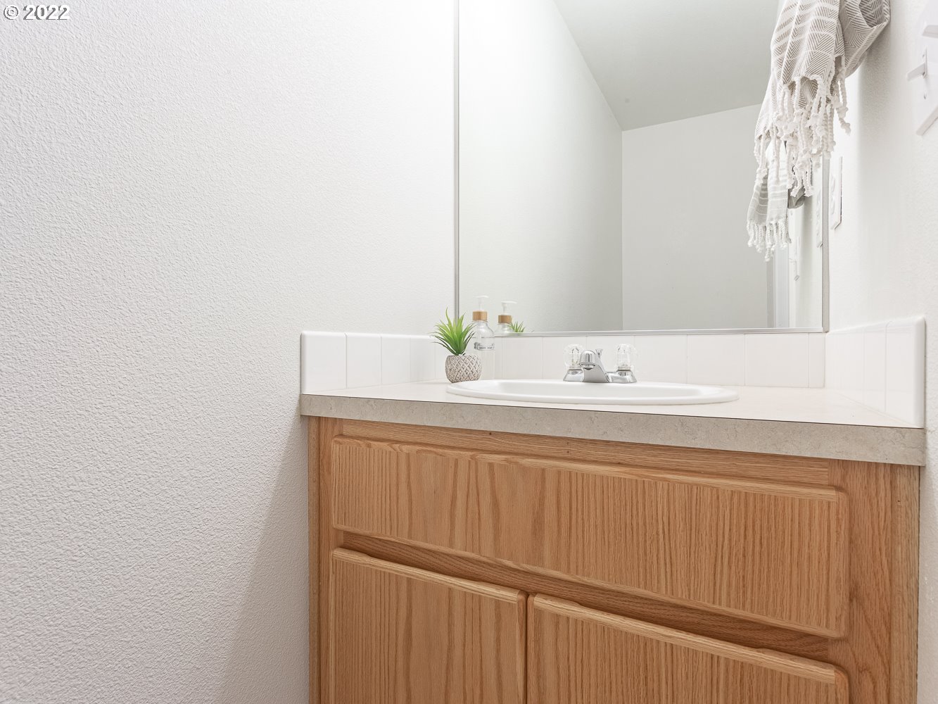 3206 South 2nd Way Ridgefield, WA 98642 - Photo 17 of 32 a bathroom with a sink and a mirror