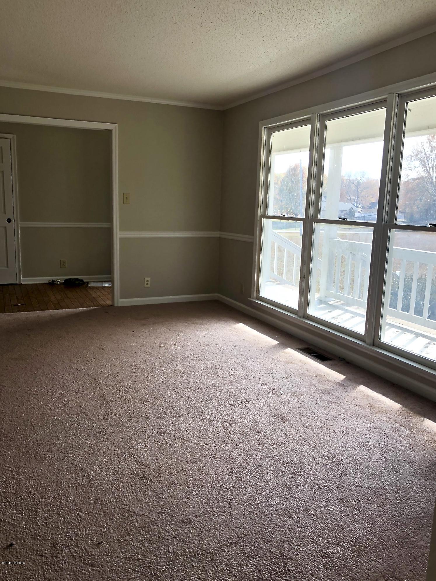 230 J R Boulevard Macon, GA 31220 - Photo 5 of 12 an empty room with windows