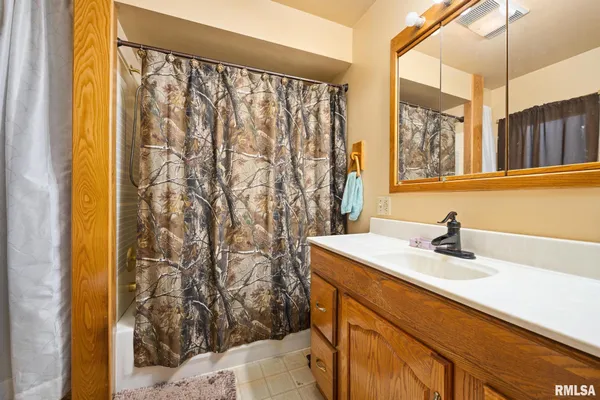 $599,000 | 1014 Bricktown Road, Lowpoint, IL 61545