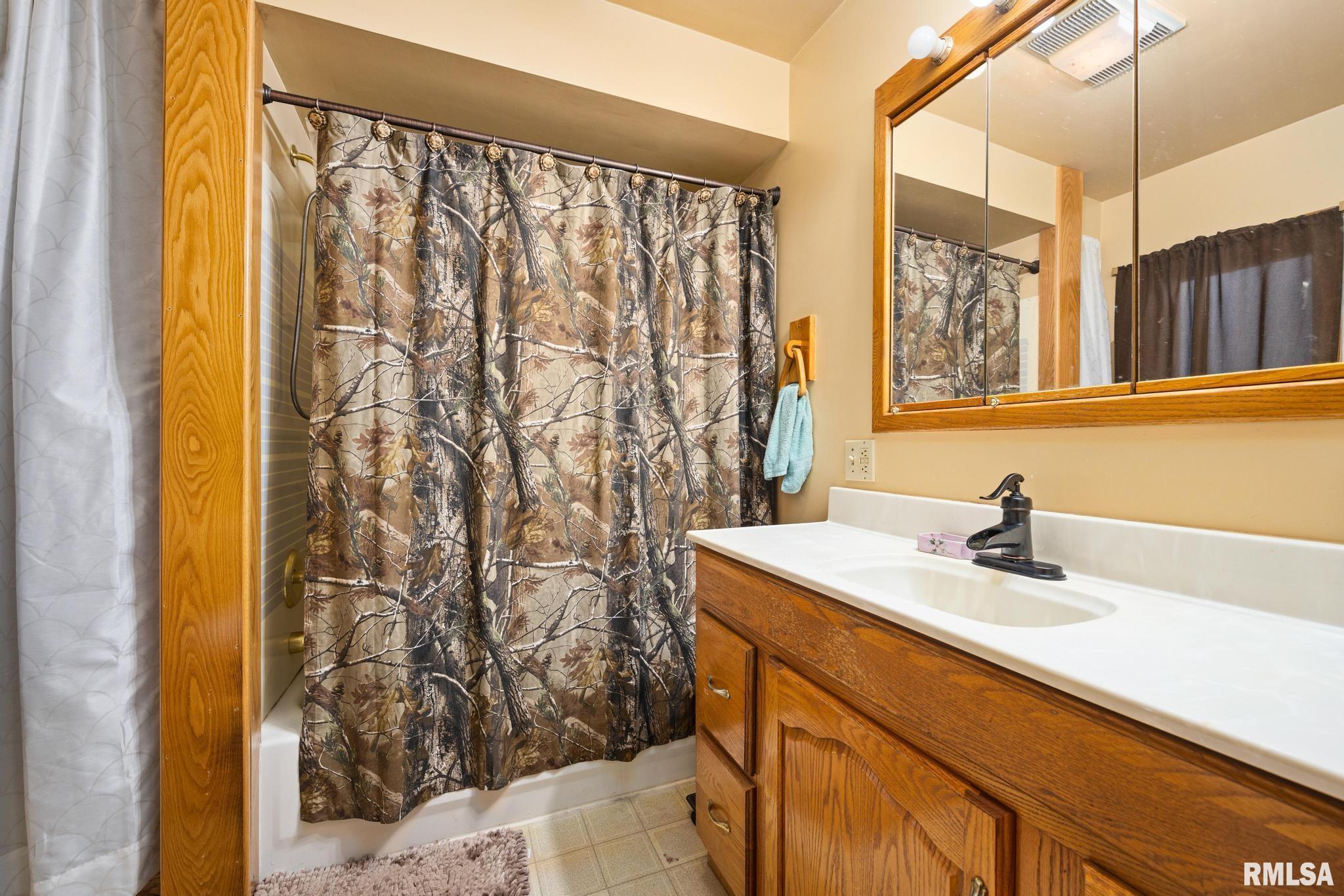 1014 Bricktown Road Lowpoint, IL 61545 - Photo 23 of 65