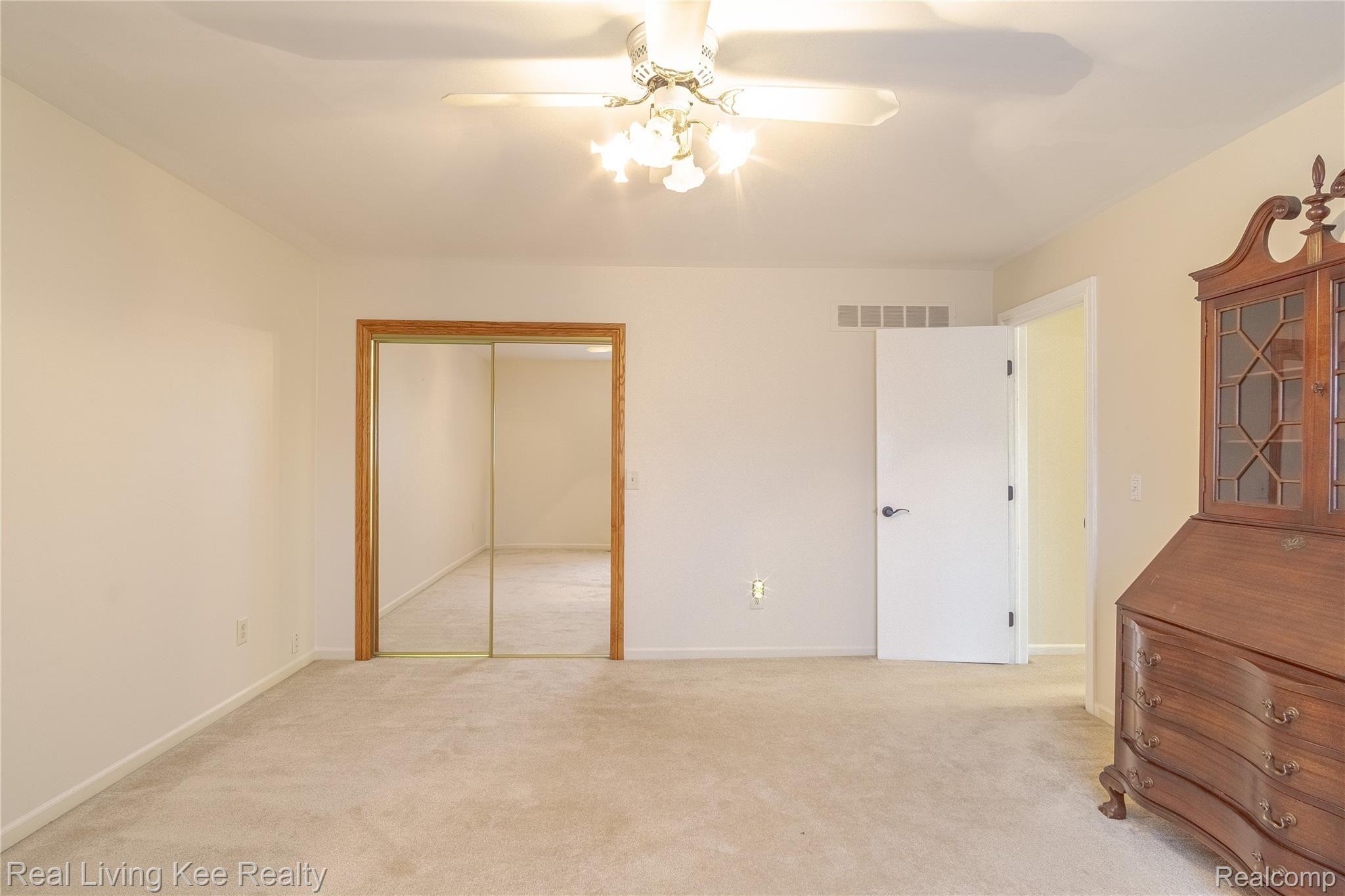 2200 Rochelle Park Drive Rochester, MI 48309 - Photo 32 of 49 Interiors (30 of 41).jpg