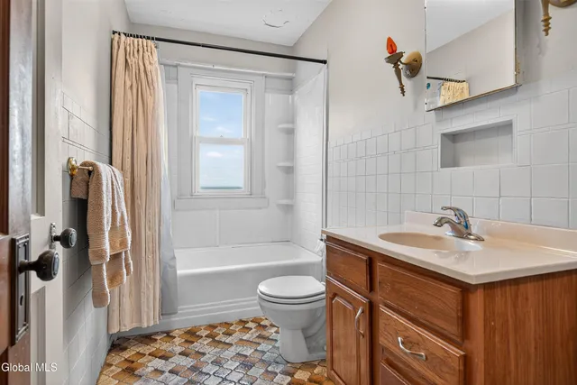 $449,900 | 810 Sacandaga Road, Glenville, NY 12302