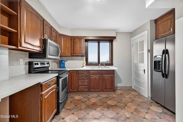 $449,900 | 810 Sacandaga Road, Glenville, NY 12302