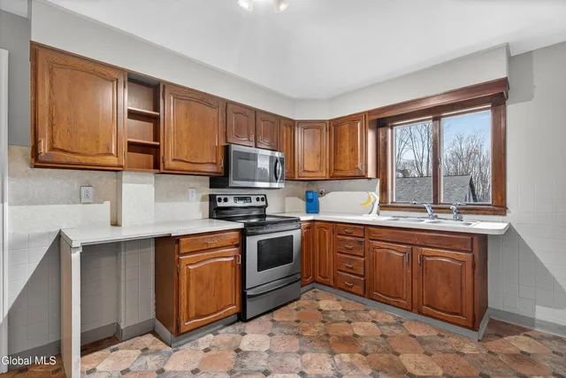 $449,900 | 810 Sacandaga Road, Glenville, NY 12302