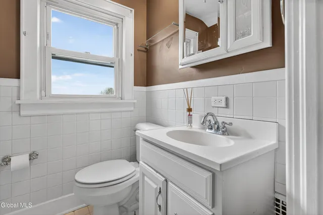 $449,900 | 810 Sacandaga Road, Glenville, NY 12302