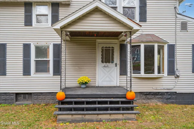 $449,900 | 810 Sacandaga Road, Glenville, NY 12302