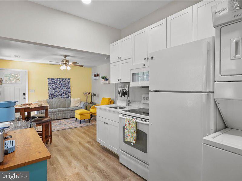 712 South Blue Ridge Avenue Culpeper, VA 22701 - Photo 30 of 47 a kitchen with stainless steel appliances a refrigerator a stove a sink dishwasher and white countertops with wooden floor