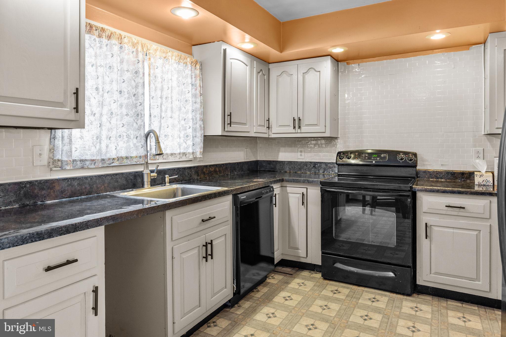 11 Calicobush Road Levittown, PA 19057 - Photo 7 of 20