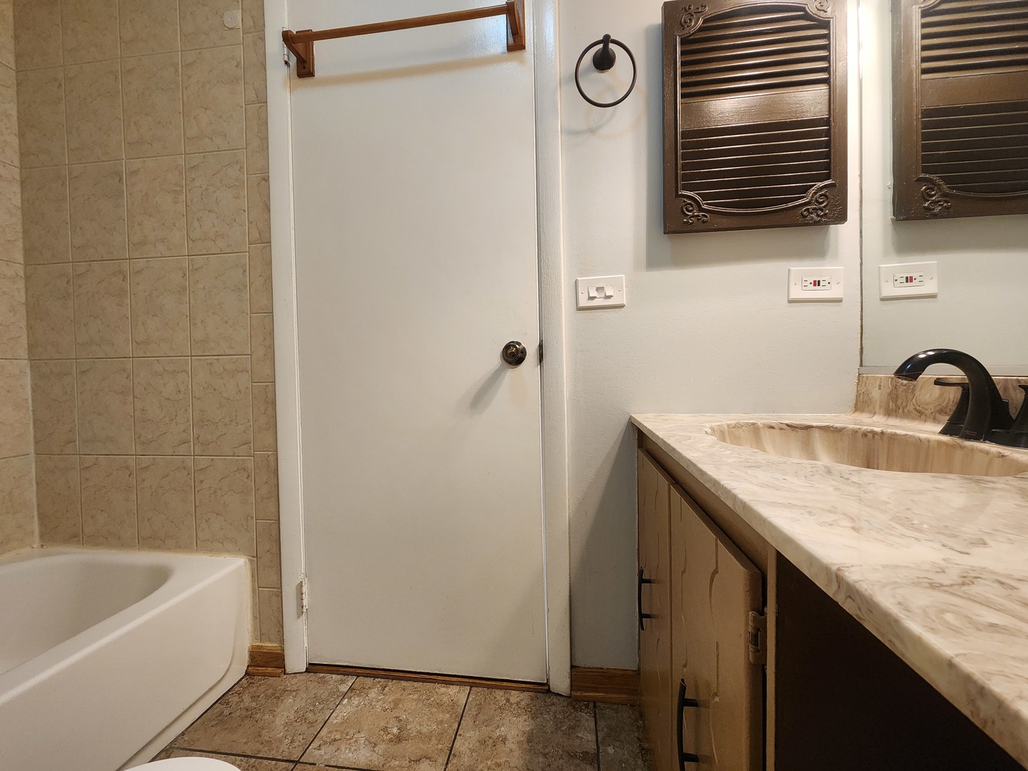 1020 Boxwood Court, Unit C2 Wheeling, IL 60090 - Photo 19 of 21 a bathroom with a granite countertop sink and a bathtub