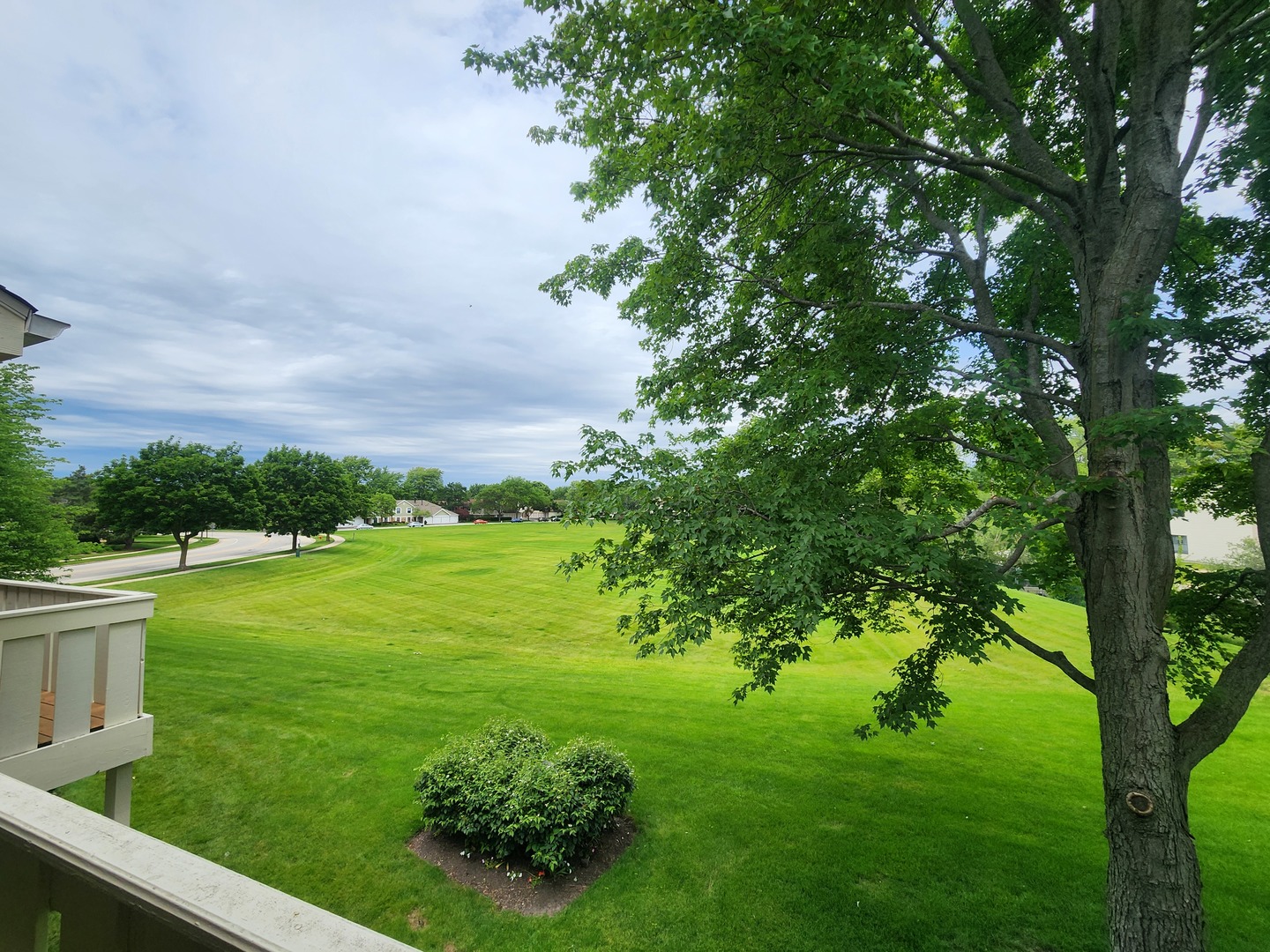 1020 Boxwood Court, Unit C2 Wheeling, IL 60090 - Photo 7 of 21 a view of an outdoor space and a yard