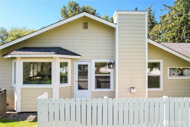 $425,000 | 910 Northwest Leisure Lane, Bremerton, WA 98311