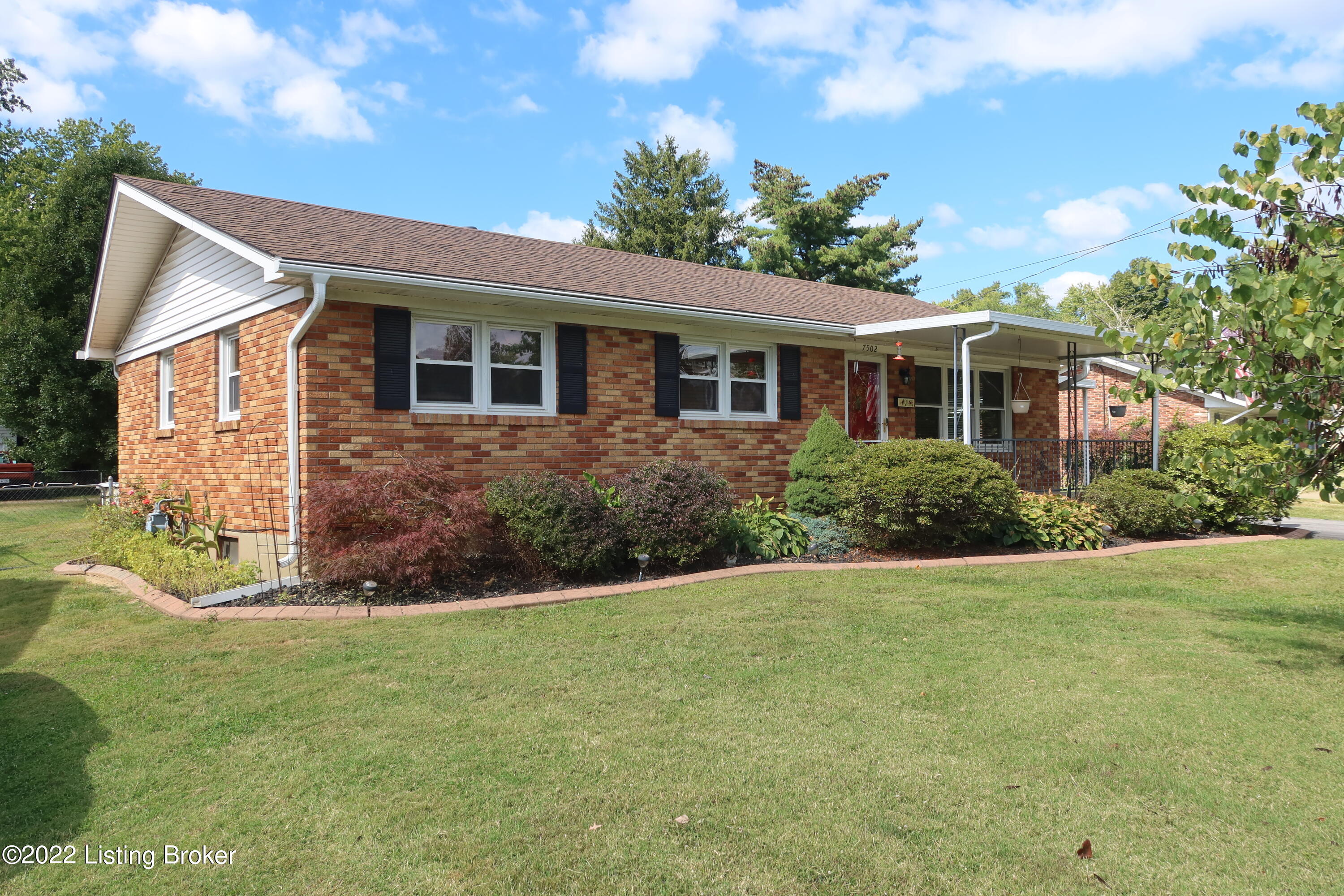 7502 Westbrook Road Louisville, KY 40258 - Photo 2 of 46 2022-09-29 02.07.48