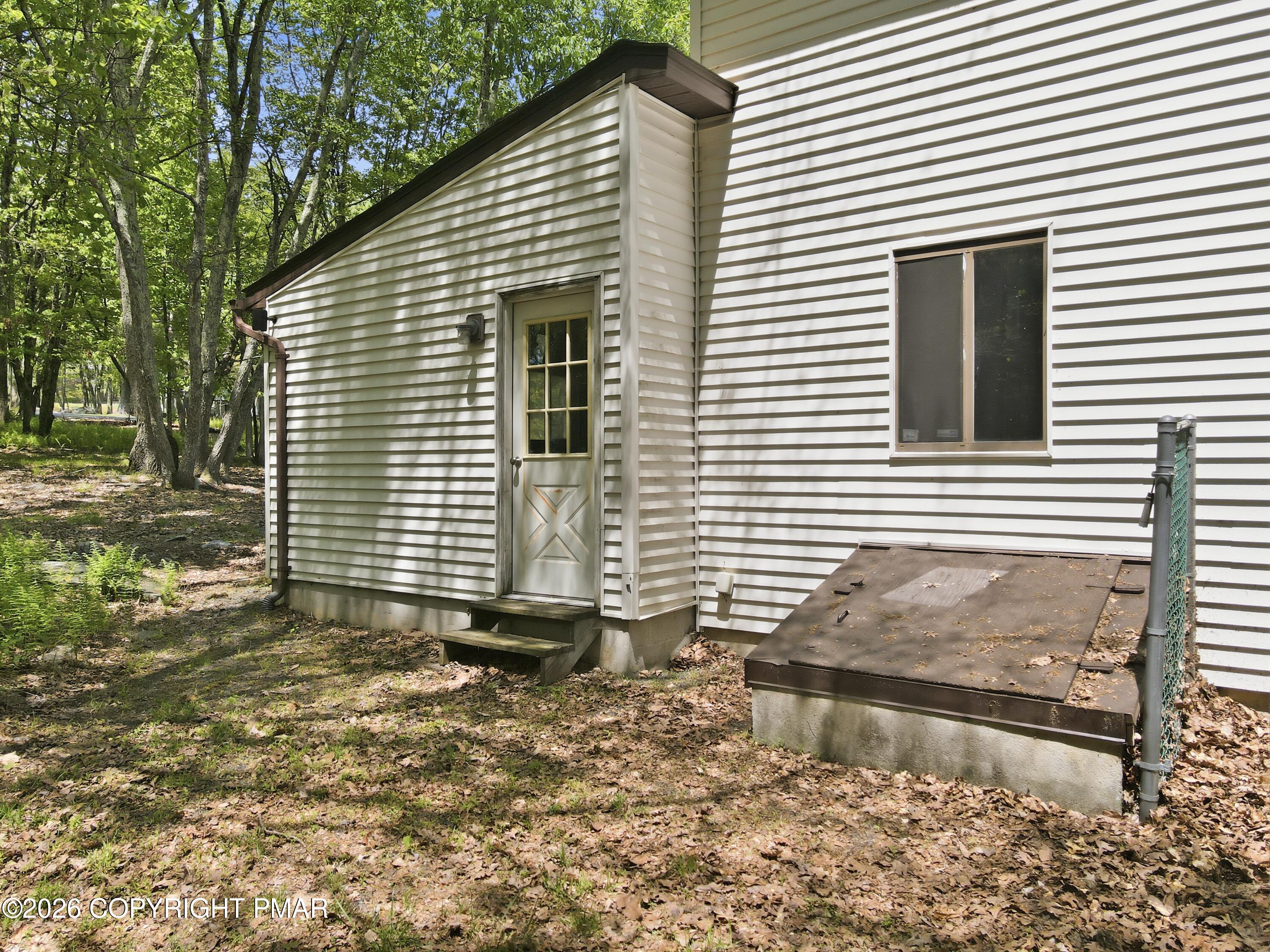 107 Morris Place Bushkill, PA 18324 - Photo 42 of 52 Rear View