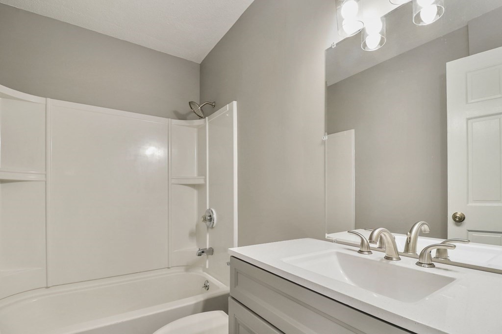 173 Senator Street Springfield, MA 01129 - Photo 3 of 25