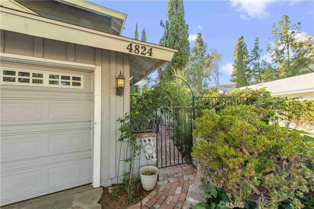 a view of a back yard of the house