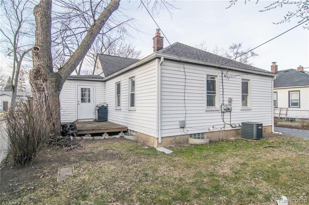 1609 Harvard Road Berkley, MI 48072 - Photo 32 of 37