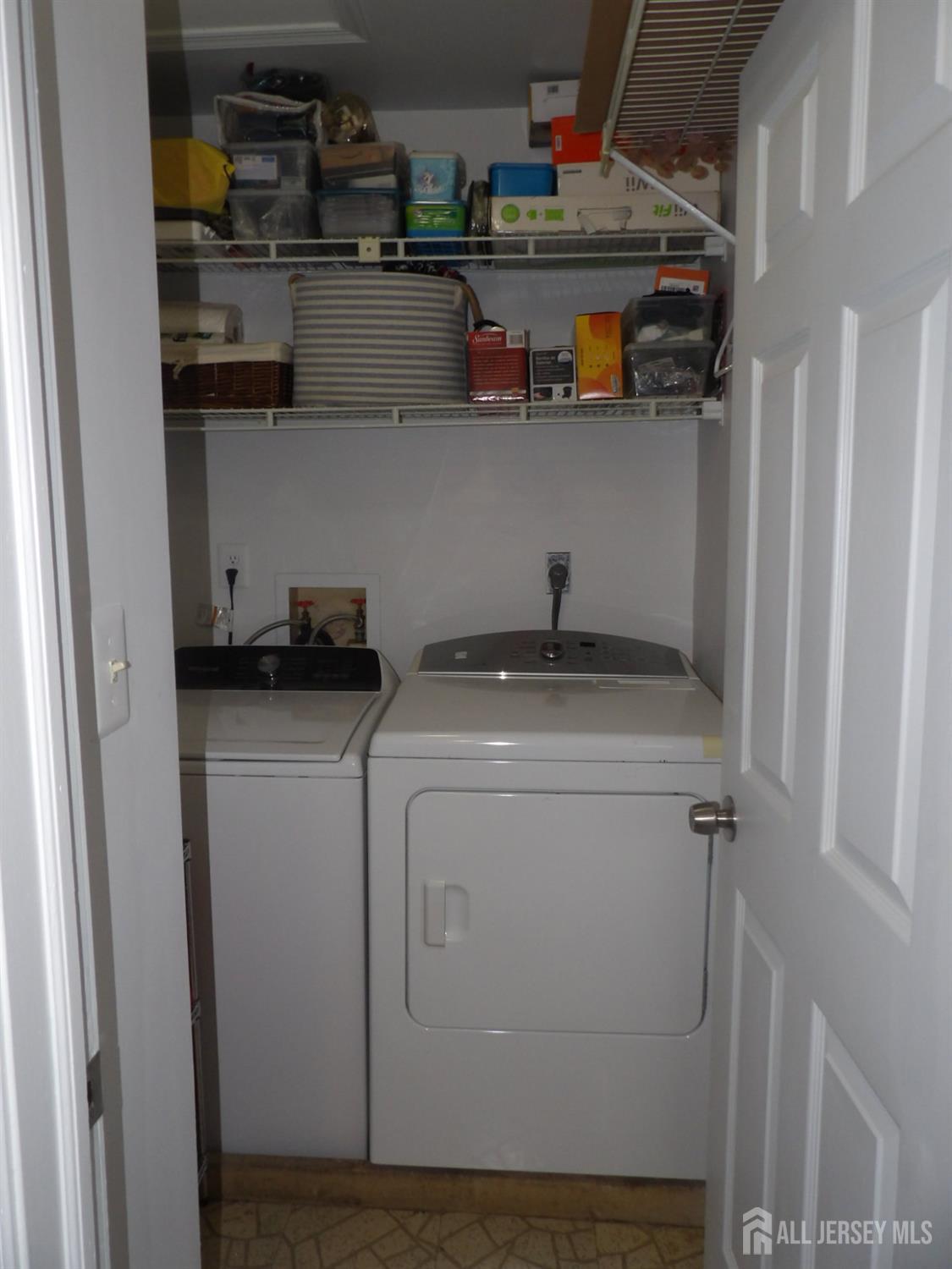 605 Timber Oaks Road Edison, NJ 08820 - Photo 32 of 43