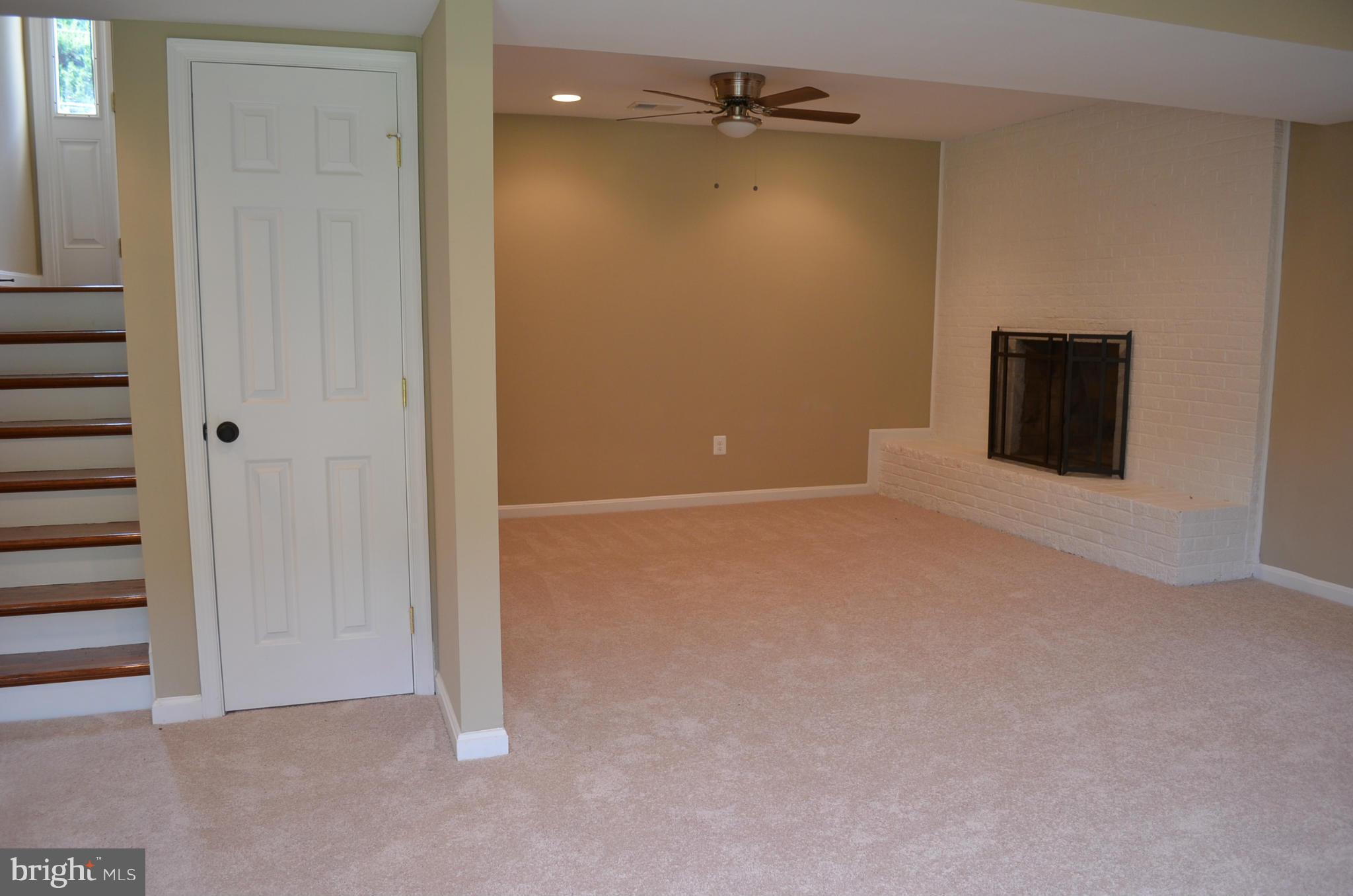 6753 Riley Road Warrenton, VA 20187 - Photo 16 of 29 Family Room