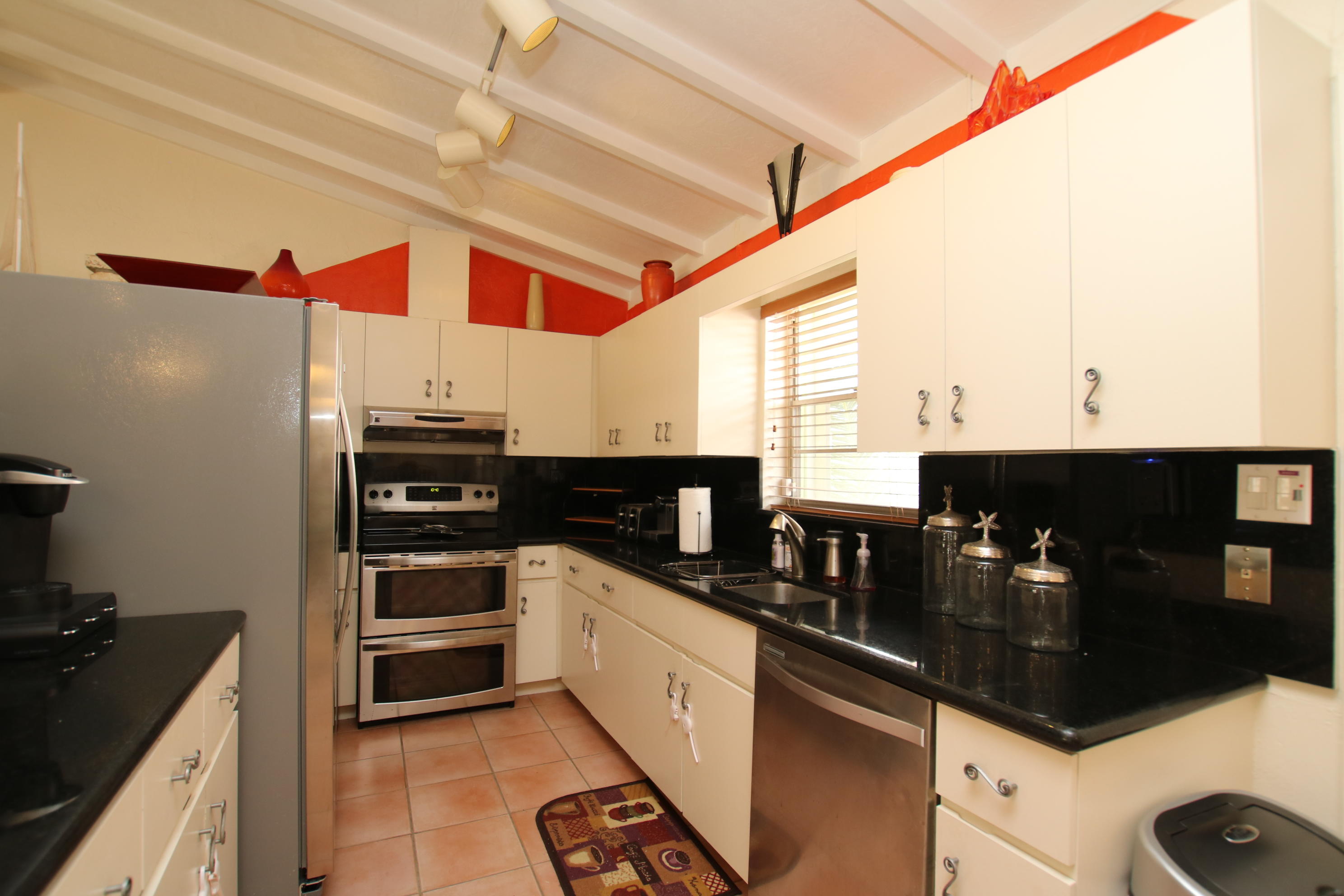1120 Heron Road Key Largo, FL 33037 - Photo 21 of 40 Kitchen
