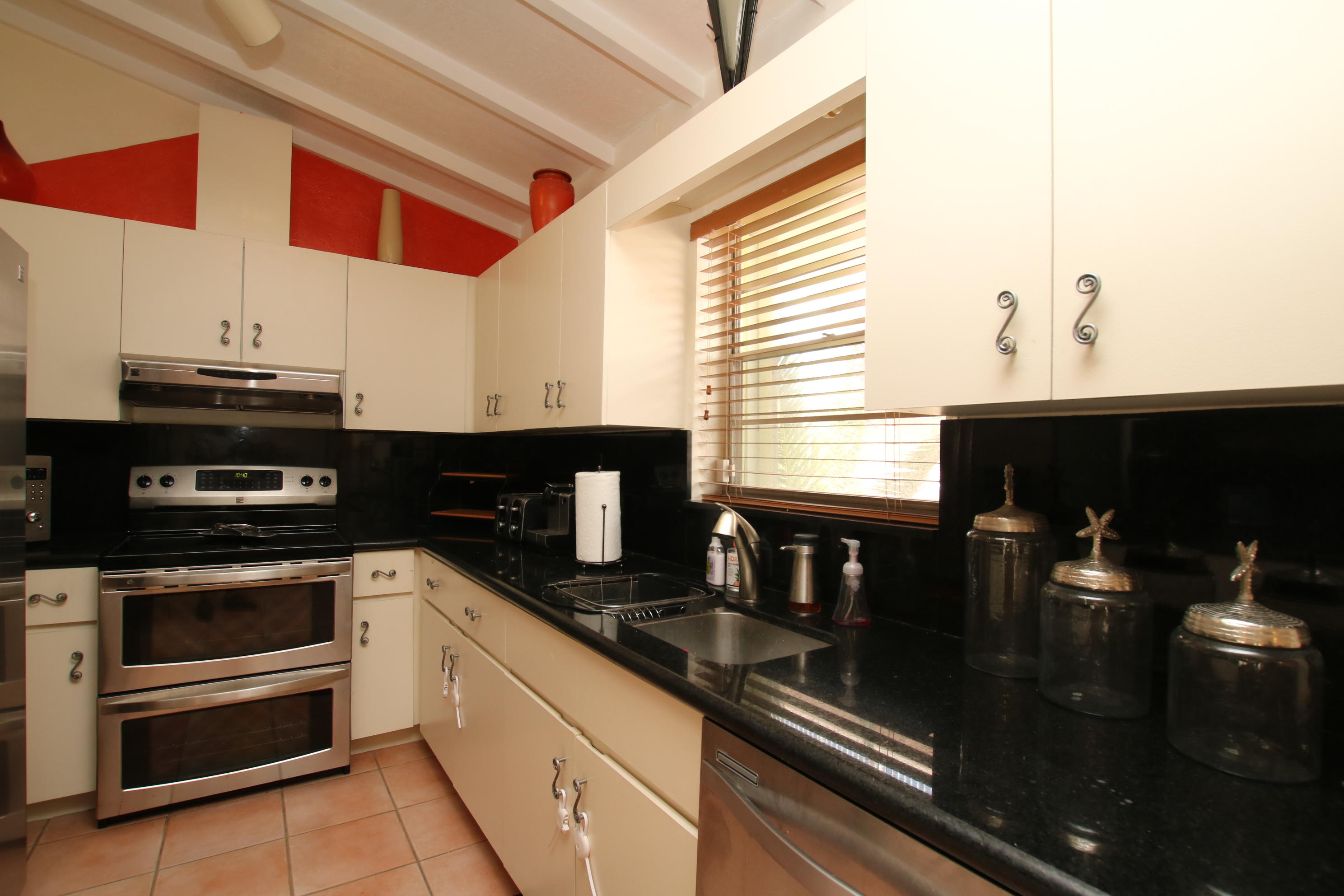 1120 Heron Road Key Largo, FL 33037 - Photo 22 of 40 Kitchen