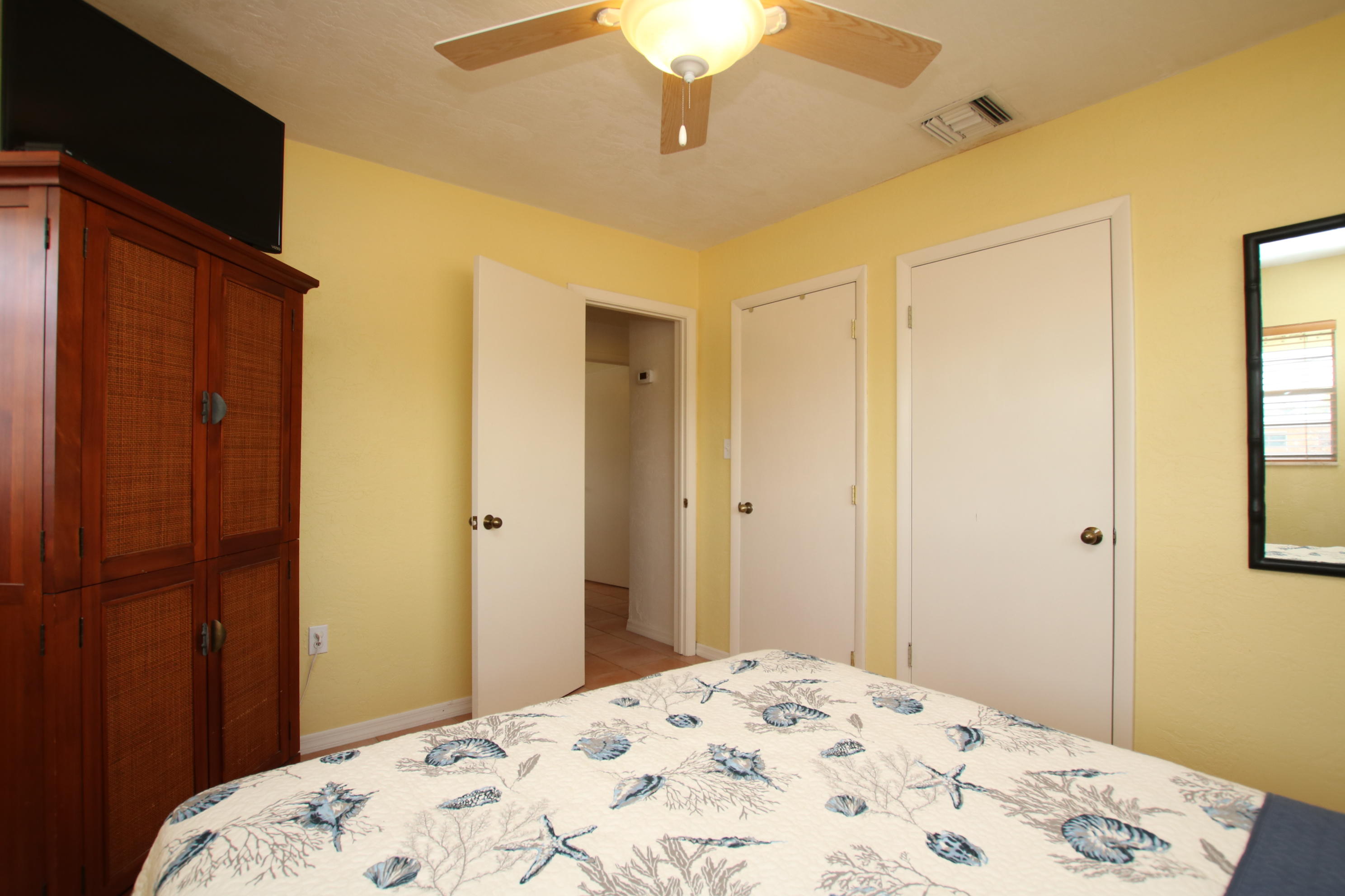 1120 Heron Road Key Largo, FL 33037 - Photo 34 of 40 Guest room2