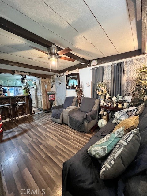 13892 Pioneer Road Apple Valley, CA 92307 - Photo 3 of 11 Living room