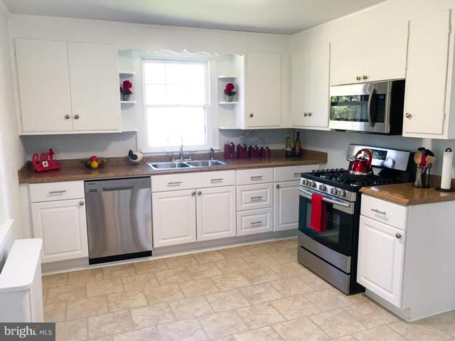 5187 Old Solomons Island Road Lothian, MD 20711 - Photo 14 of 29 Kitchen