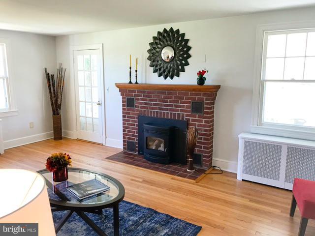 5187 Old Solomons Island Road Lothian, MD 20711 - Photo 7 of 29 Living Room