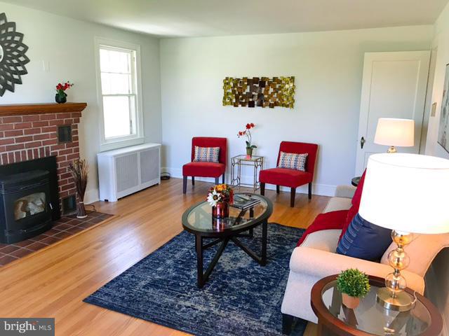 5187 Old Solomons Island Road Lothian, MD 20711 - Photo 9 of 29 Living Room