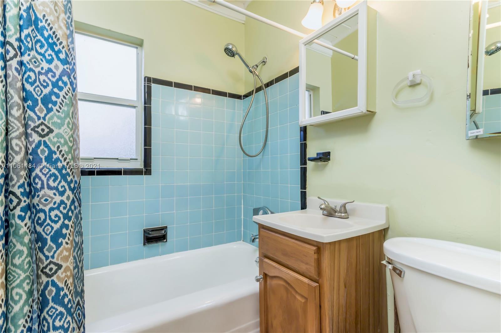 530 Roberts Road Homestead, FL 33030 - Photo 14 of 26 BATHROOM